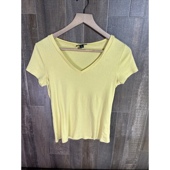 NAUTICA Jeans Women's Yellow 100% Cotton V-Neck Tee Short Sleeve T-Shirt Small‎ - Picture 1 of 7